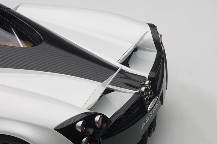 AUTOart Pagani Huayra White w/ Chrome Wheels 1:12 - Image 13