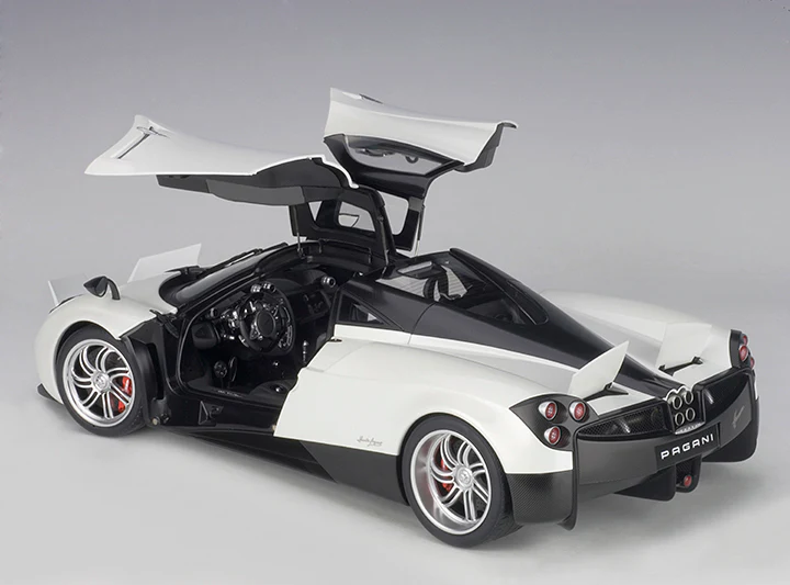 AUTOart Pagani Huayra White w/ Chrome Wheels 1:12 - Image 14