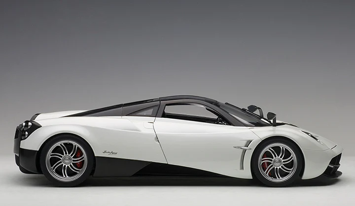 AUTOart Pagani Huayra White w/ Chrome Wheels 1:12 - Image 5