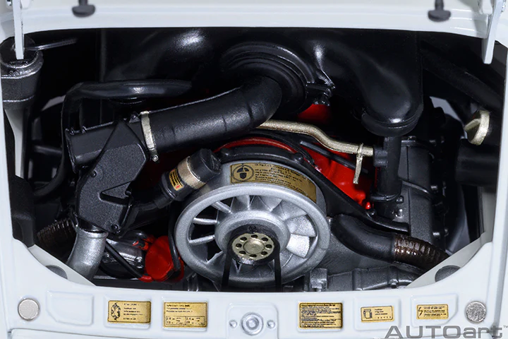 AUTOart Porsche 911 Carrera 2.7 RS Grand Prix White w/ Green Deco and Wheels 1:18 - Image 13