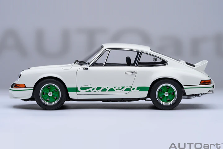 AUTOart Porsche 911 Carrera 2.7 RS Grand Prix White w/ Green Deco and Wheels 1:18 - Image 3