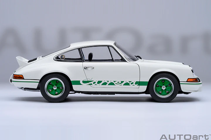 AUTOart Porsche 911 Carrera 2.7 RS Grand Prix White w/ Green Deco and Wheels 1:18 - Image 4