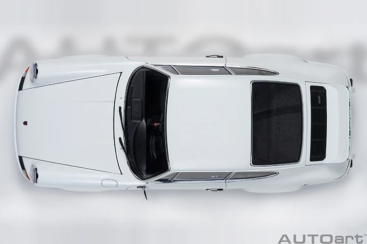 AUTOart Porsche 911 Carrera 2.7 RS Grand Prix White w/ Green Deco and Wheels 1:18 - Image 7