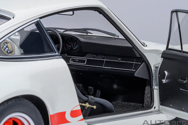 AUTOart Porsche 911 Carrera 2.7 RS Grand Prix White w/ Red Deco and Wheels 1:18 - Image 10