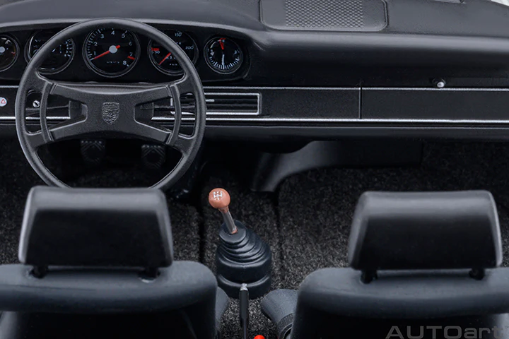 AUTOart Porsche 911 Carrera 2.7 RS Grand Prix White w/ Red Deco and Wheels 1:18 - Image 16