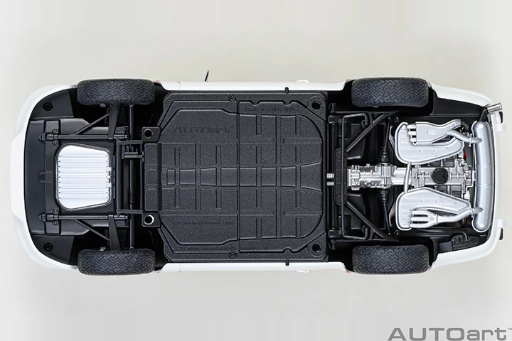 AUTOart Porsche 911 Carrera 2.7 RS Grand Prix White w/ Red Deco and Wheels 1:18 - Image 8