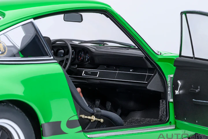 AUTOart Porsche 911 Carrera 2.7 RS Viper Green w/ Black Deco and Wheels 1:18 - Image 10