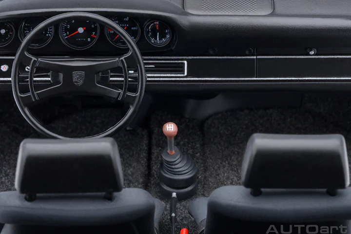 AUTOart Porsche 911 Carrera 2.7 RS Viper Green w/ Black Deco and Wheels 1:18 - Image 16