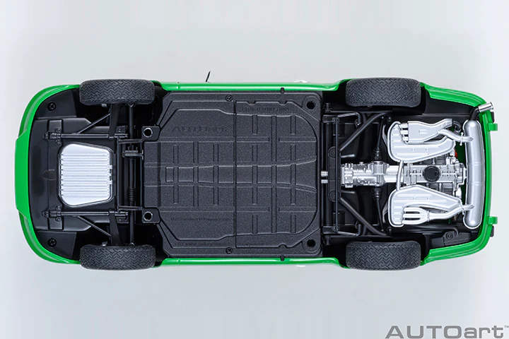 AUTOart Porsche 911 Carrera 2.7 RS Viper Green w/ Black Deco and Wheels 1:18 - Image 8