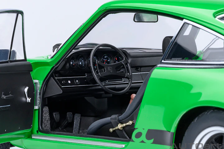AUTOart Porsche 911 Carrera 2.7 RS Viper Green w/ Black Deco and Wheels 1:18 - Image 9