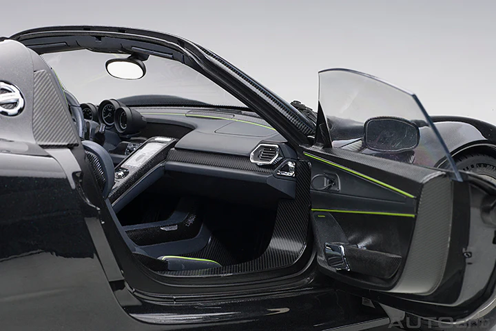 AUTOart Porsche 918 Spyder Weissach Package, Basaltschwarzmetallic (Black Metallic) 1:12 - Image 12