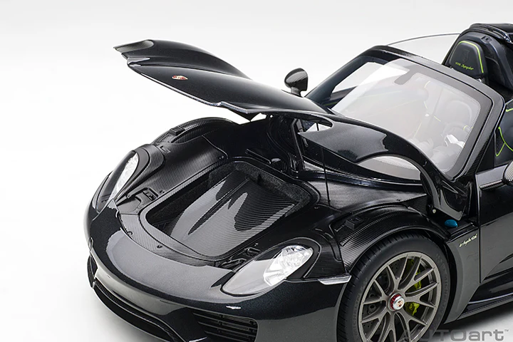 AUTOart Porsche 918 Spyder Weissach Package, Basaltschwarzmetallic (Black Metallic) 1:12 - Image 14