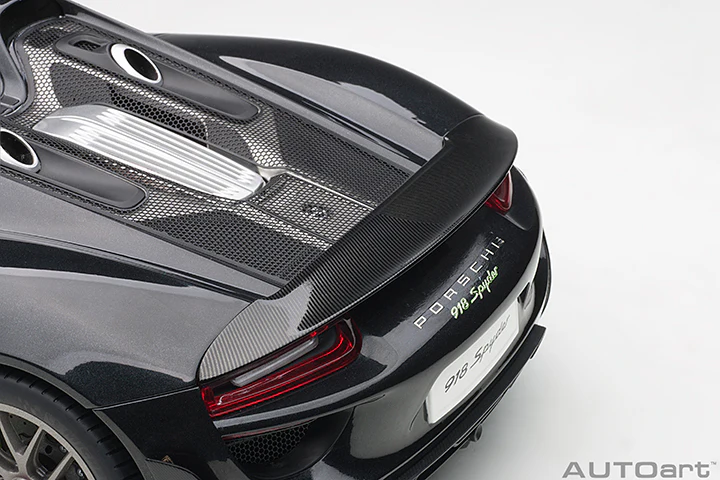 AUTOart Porsche 918 Spyder Weissach Package, Basaltschwarzmetallic (Black Metallic) 1:12 - Image 16