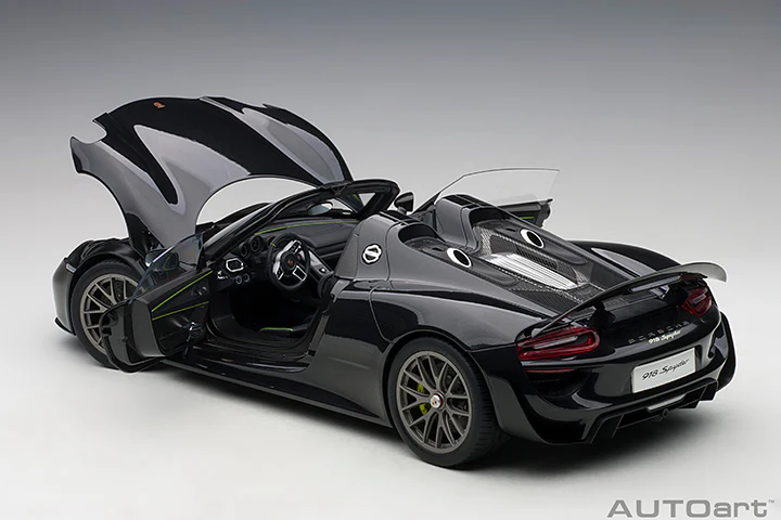 AUTOart Porsche 918 Spyder Weissach Package, Basaltschwarzmetallic (Black Metallic) 1:12 - Image 17