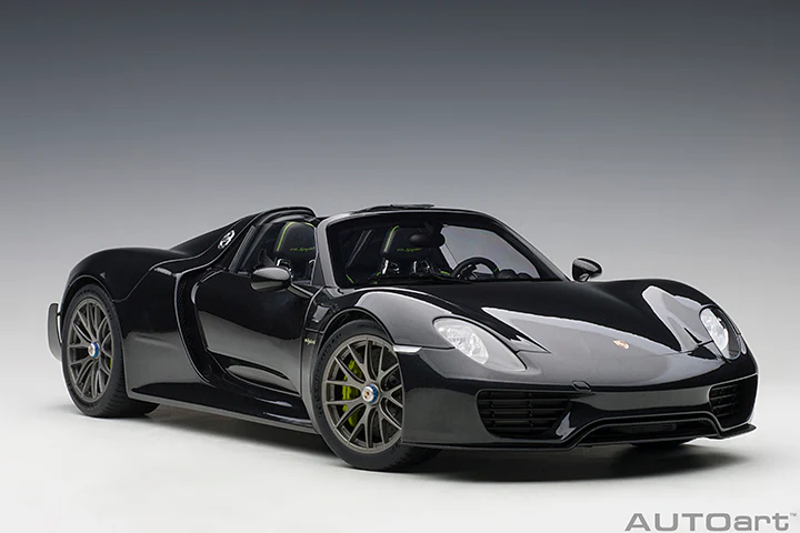 AUTOart Porsche 918 Spyder Weissach Package, Basaltschwarzmetallic (Black Metallic) 1:12 - Image 19