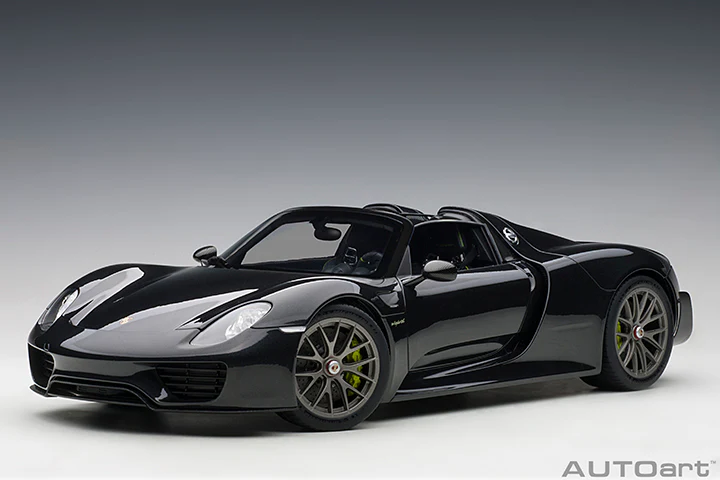 AUTOart Porsche 918 Spyder Weissach Package, Basaltschwarzmetallic (Black Metallic) 1:12 - Image 3