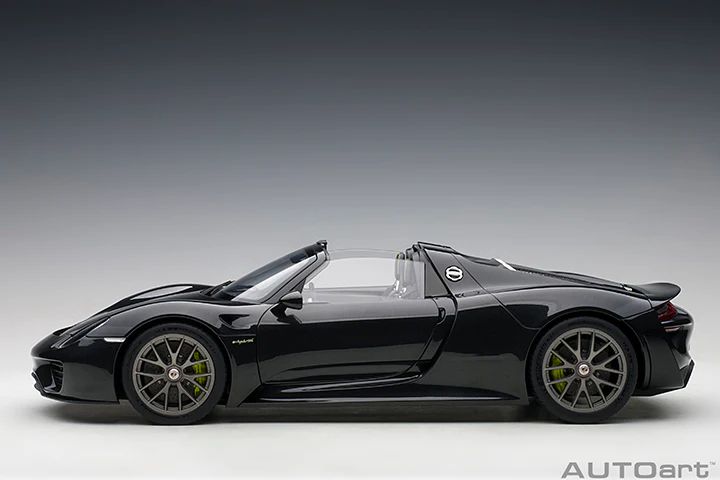 AUTOart Porsche 918 Spyder Weissach Package, Basaltschwarzmetallic (Black Metallic) 1:12 - Image 5