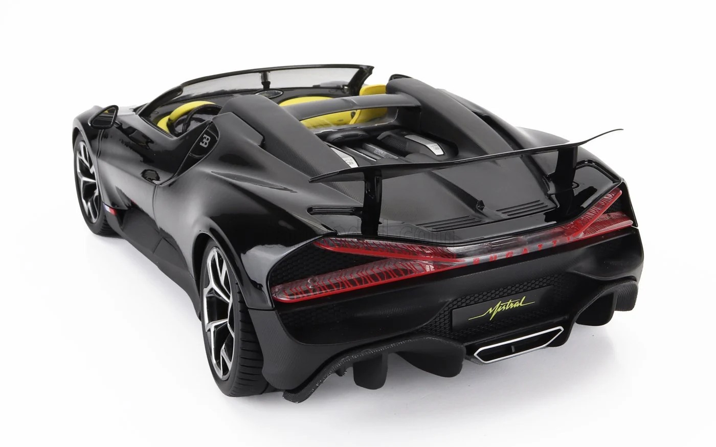 Bburago 2023 Bugatti W16 Mistral Black 1:18 - Image 10