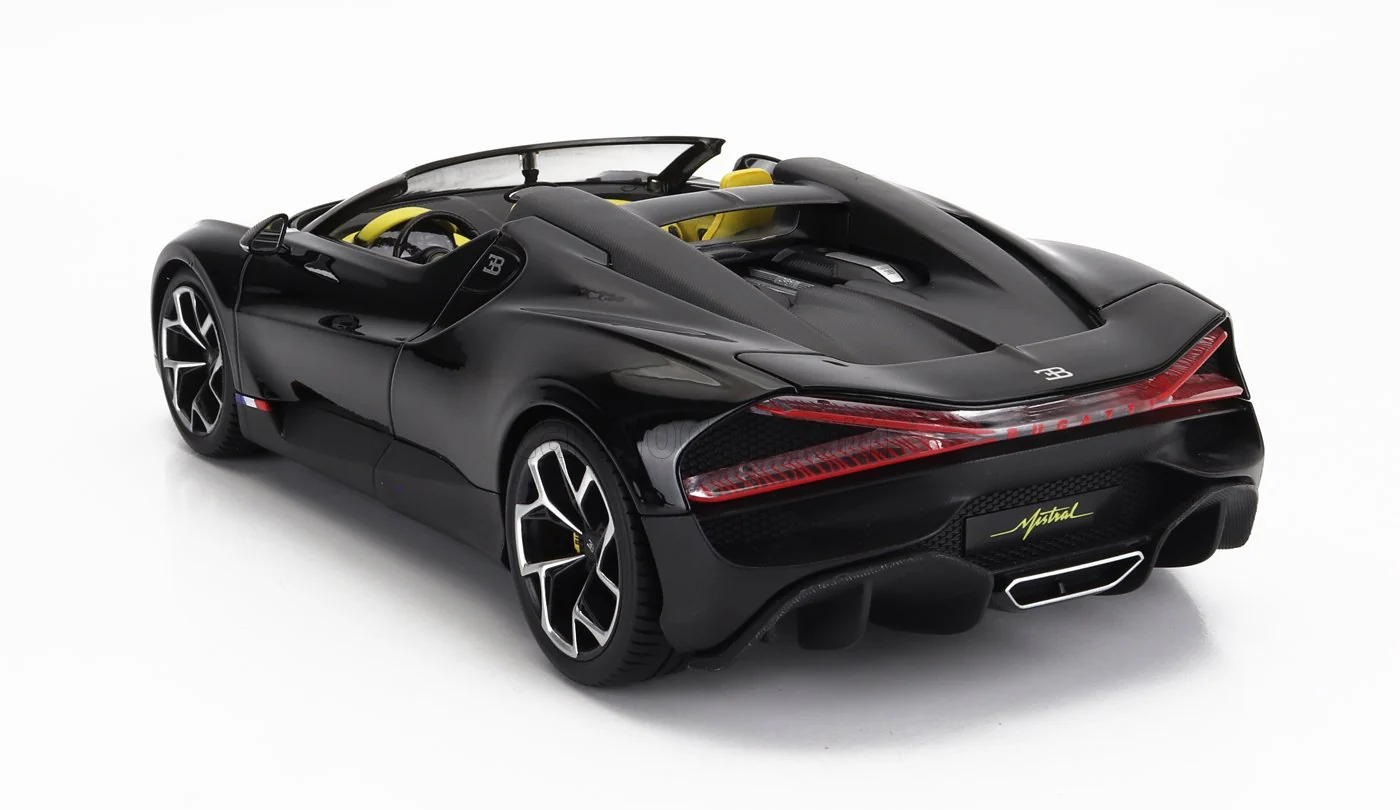 Bburago 2023 Bugatti W16 Mistral Black 1:18 - Image 5