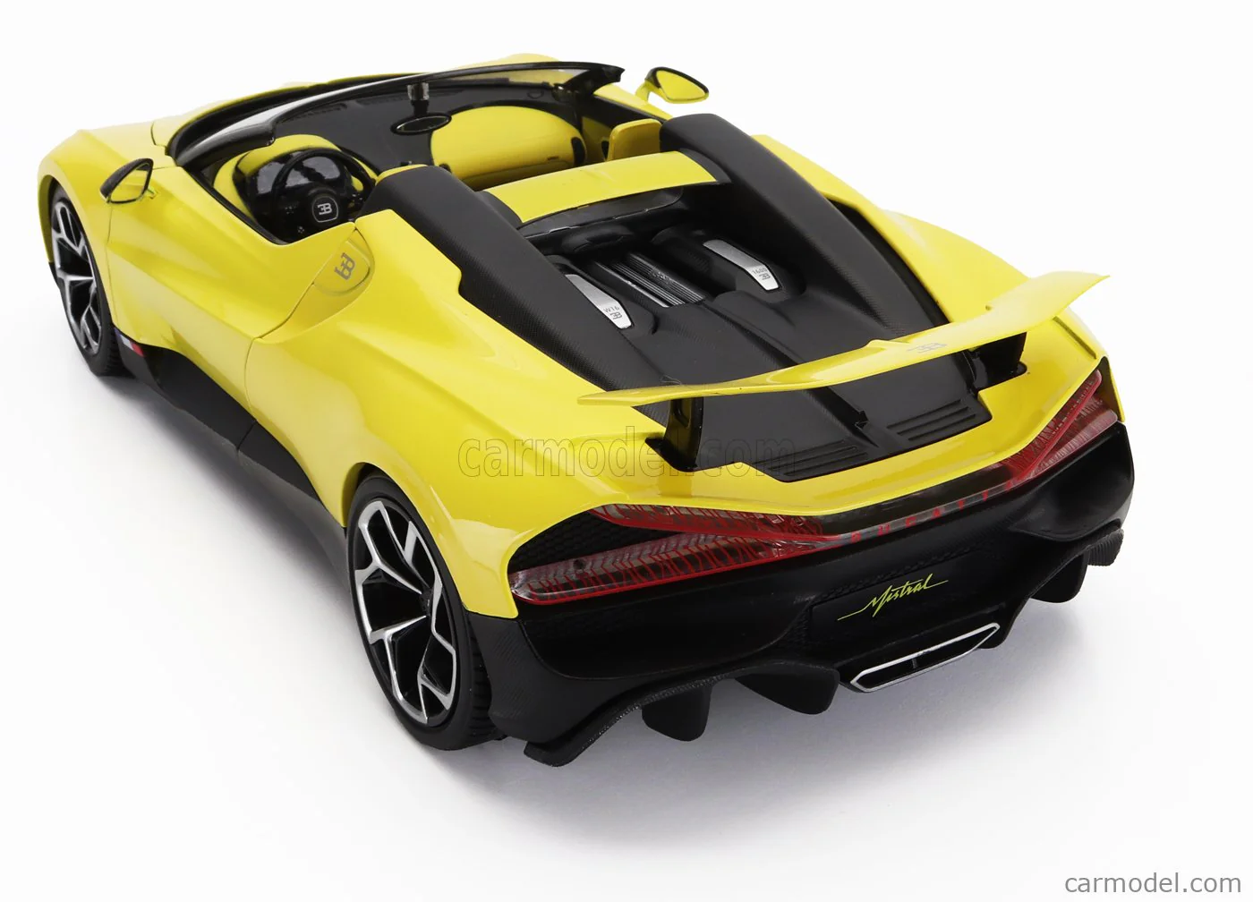 Bburago 2023 Bugatti W16 Mistral Yellow 1:18 - Image 11