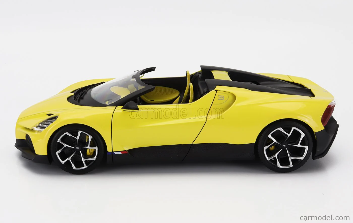 Bburago 2023 Bugatti W16 Mistral Yellow 1:18 - Image 7