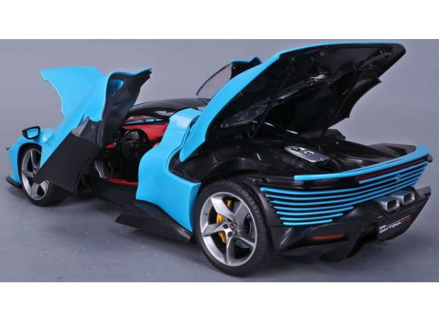 Bburago Signature Series Ferrari Daytona SP3 Blue w/ Black Accents 1:18 - Image 3
