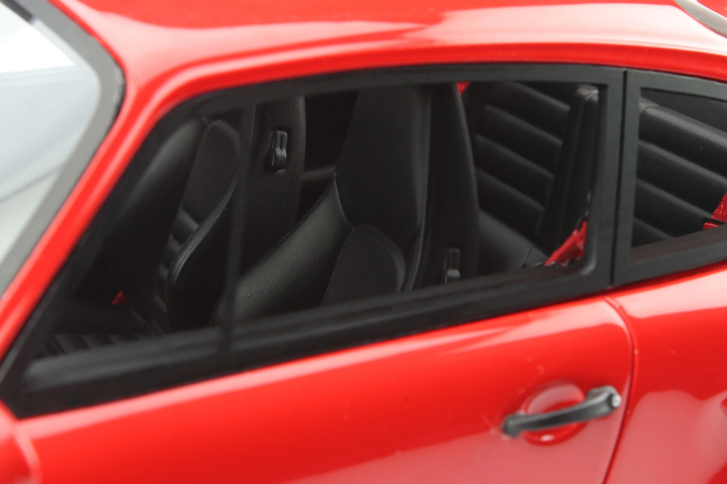 GT Spirit 1994 Porsche 911 (964) Turbo S Flachbau, Guards Red  1:18 - Image 11