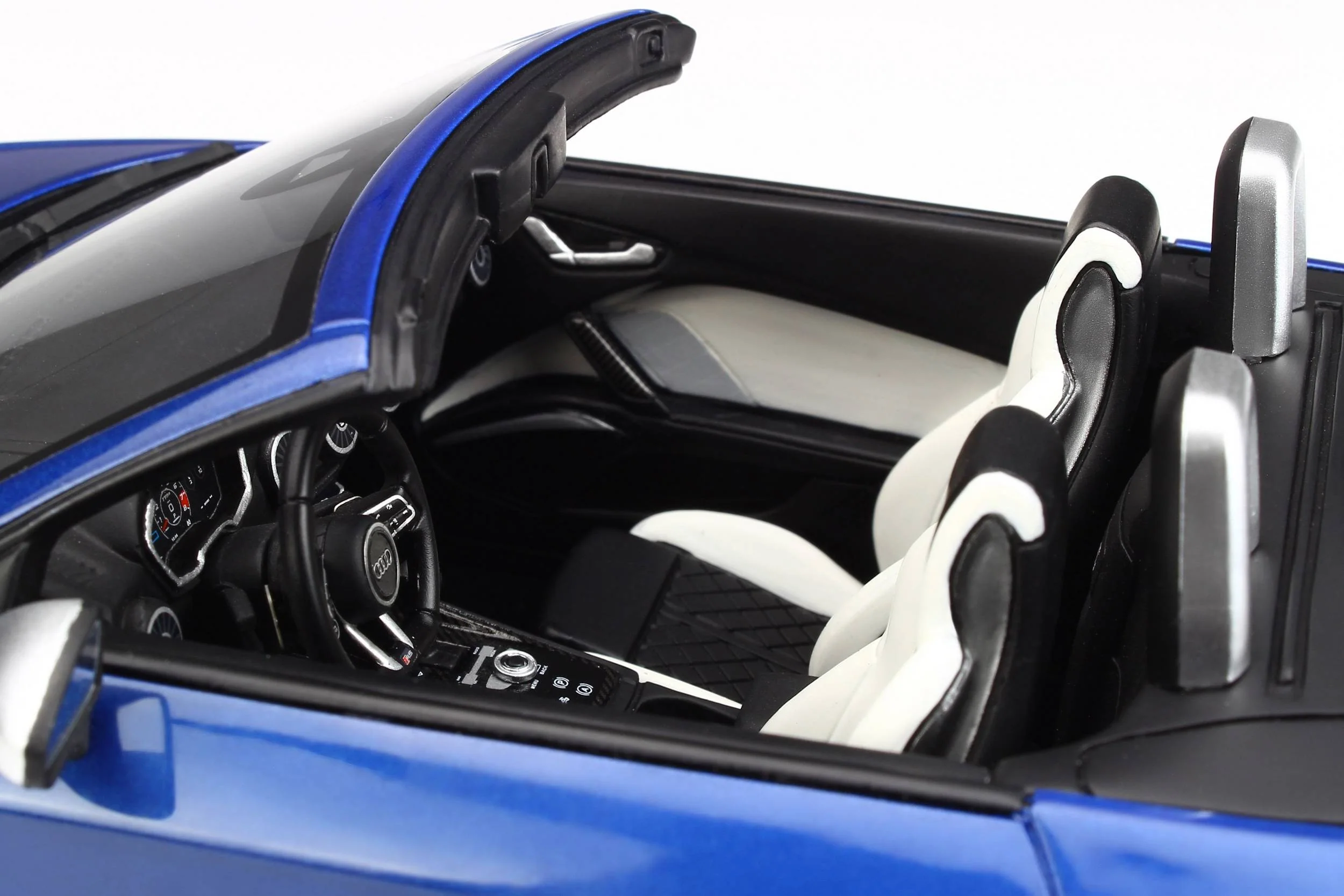 GT Spirit 2016 Audi TTRS 8S Roadster Sepang Blue 1:18 Resin - Image 10