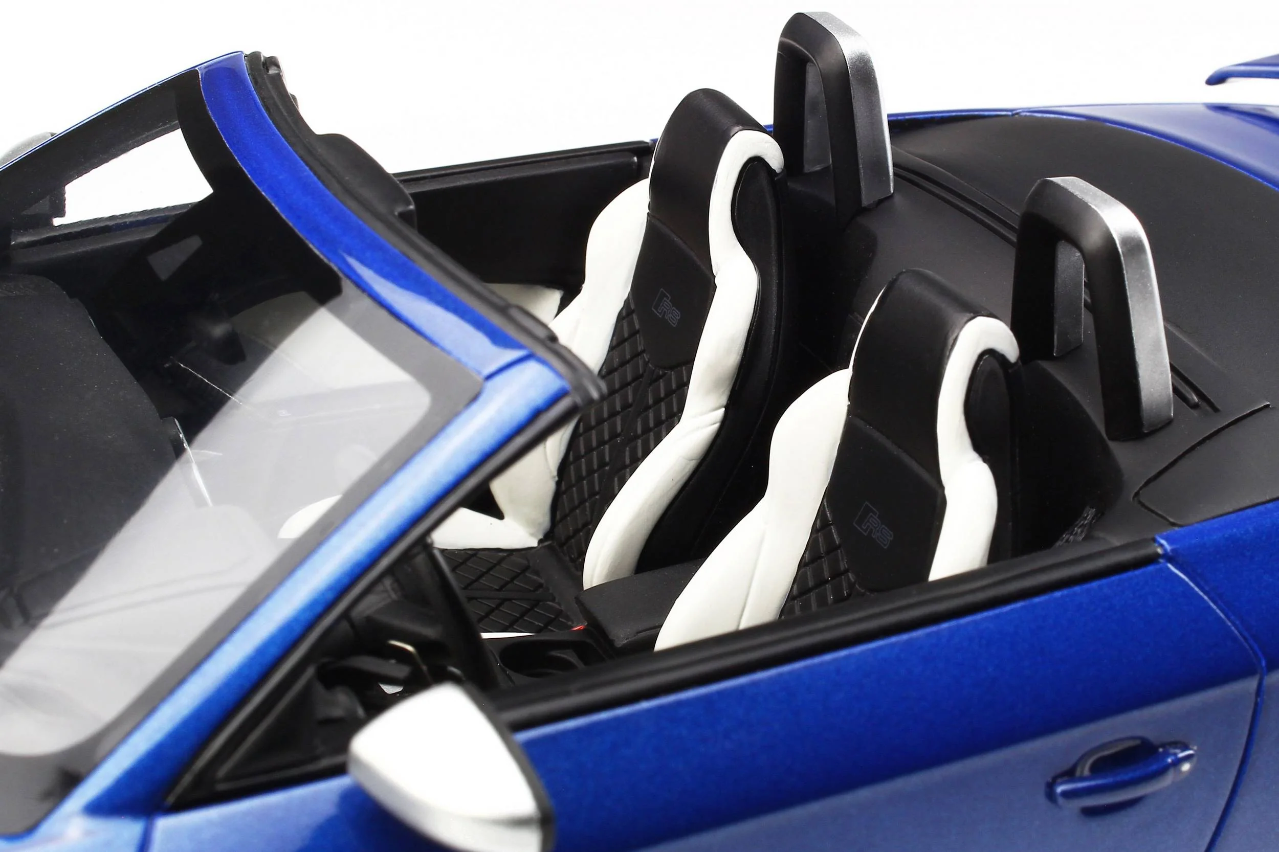 GT Spirit 2016 Audi TTRS 8S Roadster Sepang Blue 1:18 Resin - Image 11