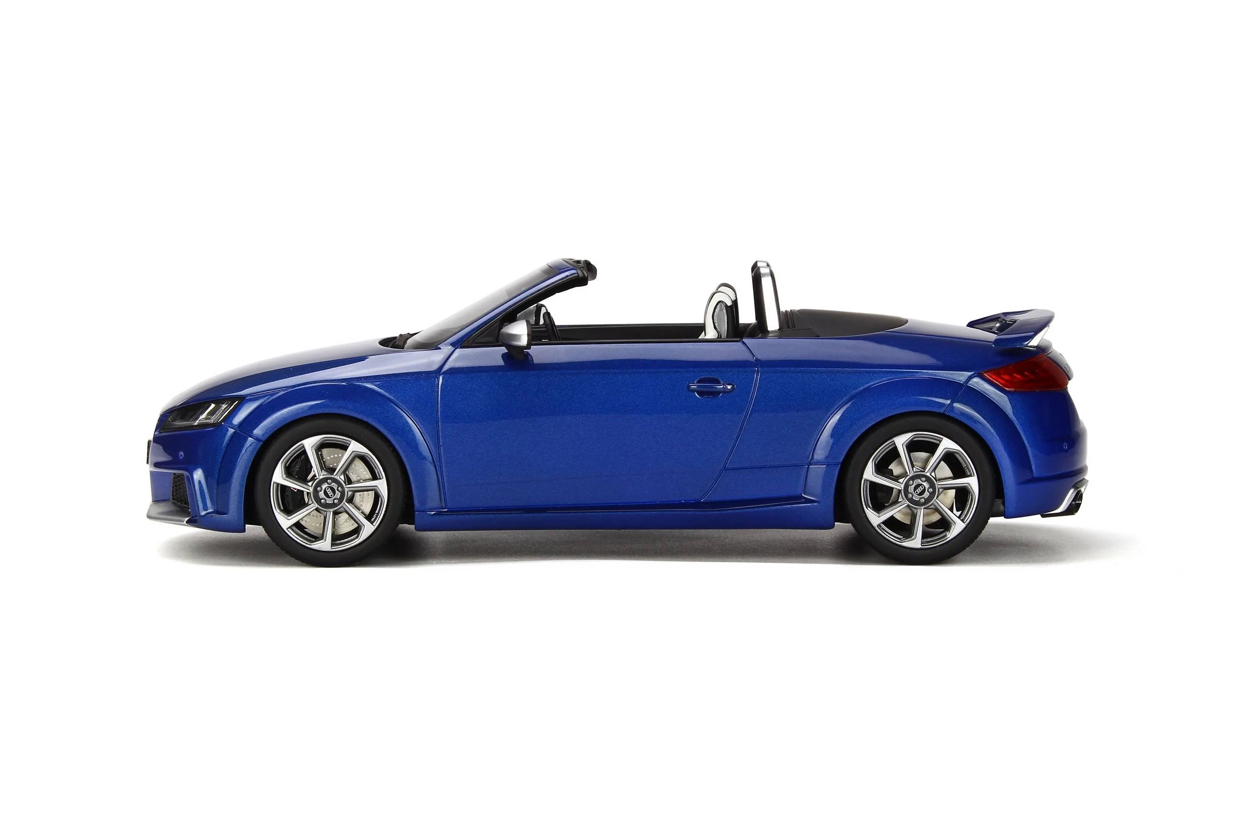 GT Spirit 2016 Audi TTRS 8S Roadster Sepang Blue 1:18 Resin - Image 3