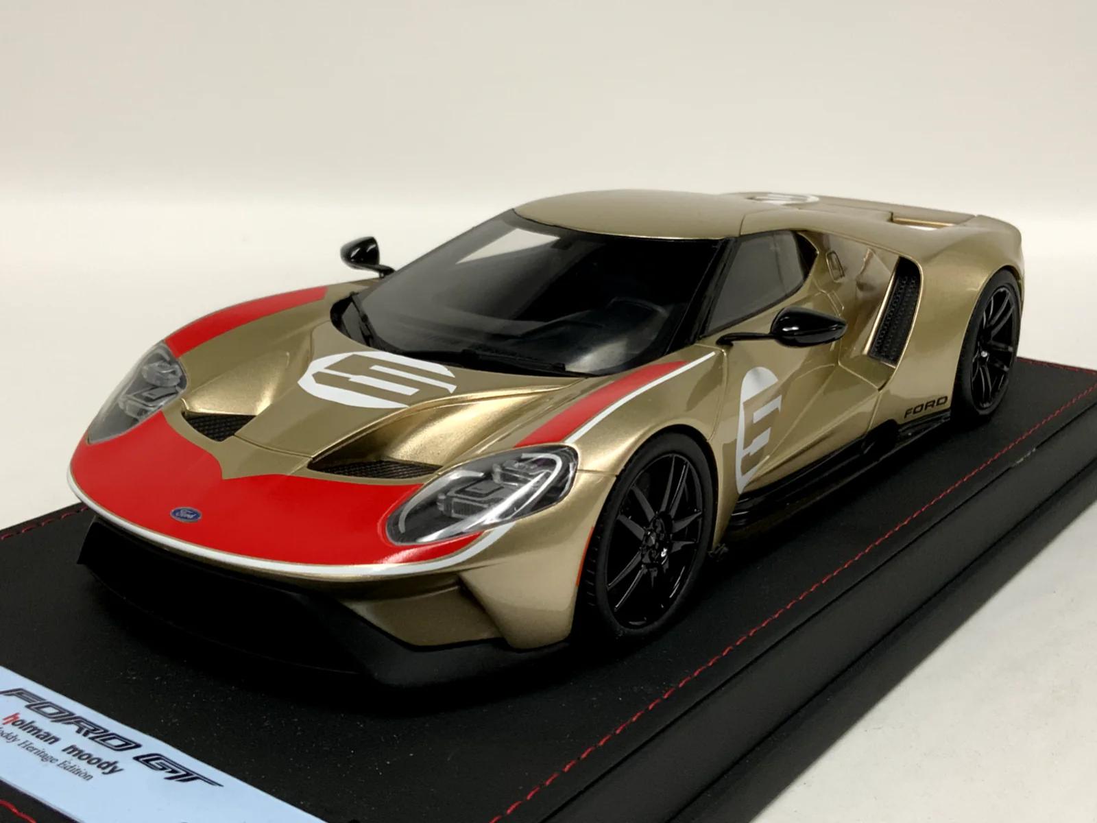 GT Spirit 2022 Ford GT Heritage Edition No 5 Holman Moody Gold 1:18 RESIN - Image 4