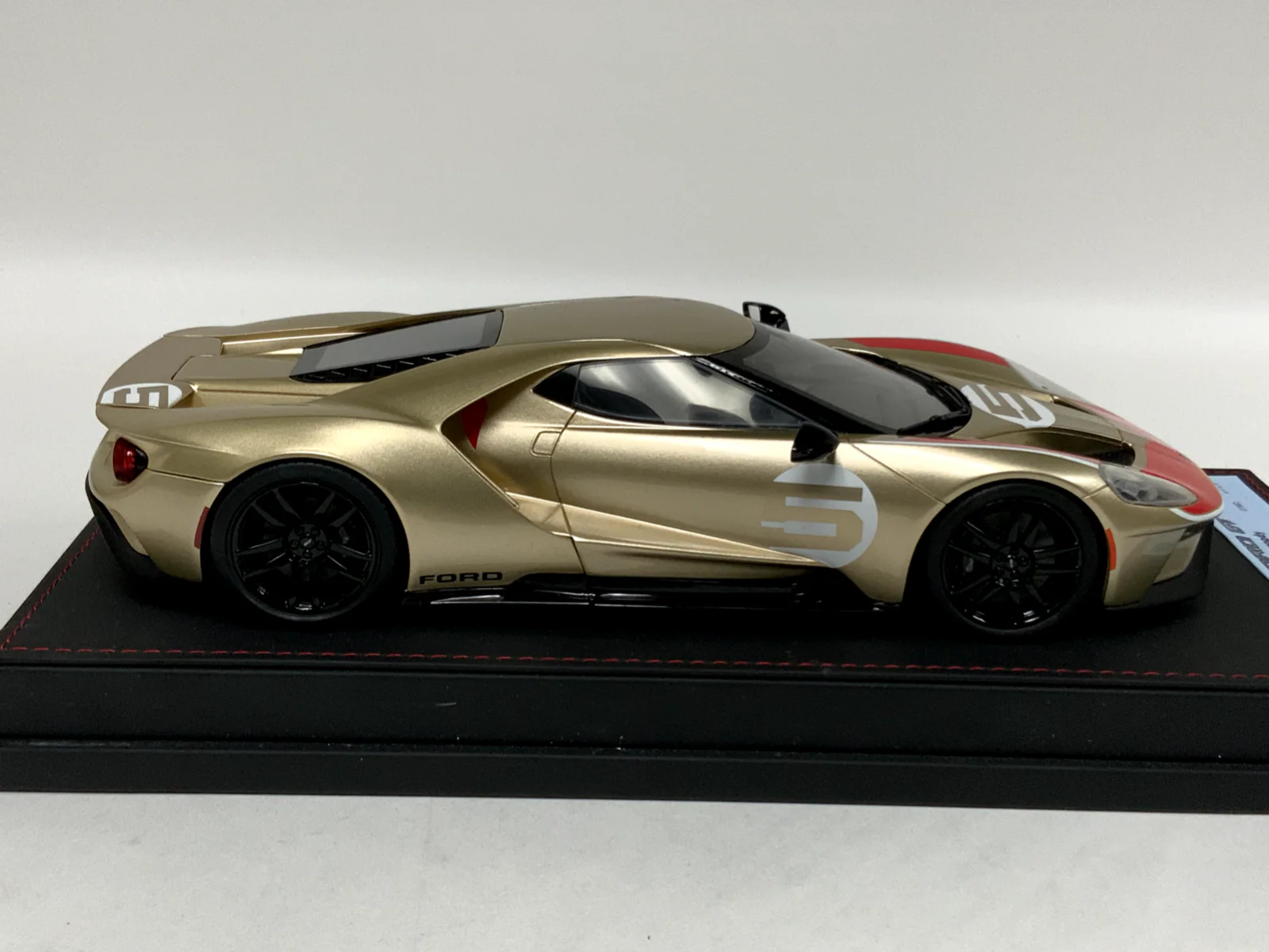 GT Spirit 2022 Ford GT Heritage Edition No 5 Holman Moody Gold 1:18 RESIN - Image 6