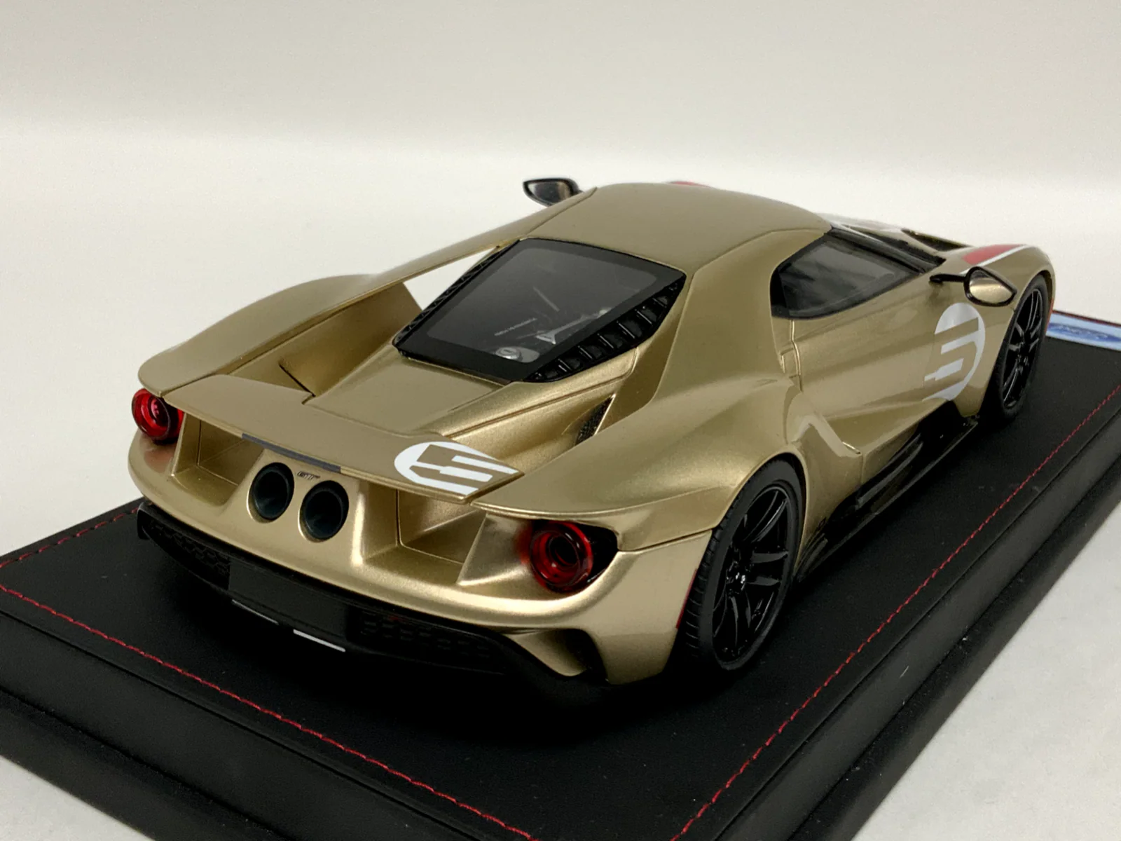GT Spirit 2022 Ford GT Heritage Edition No 5 Holman Moody Gold 1:18 RESIN - Image 7
