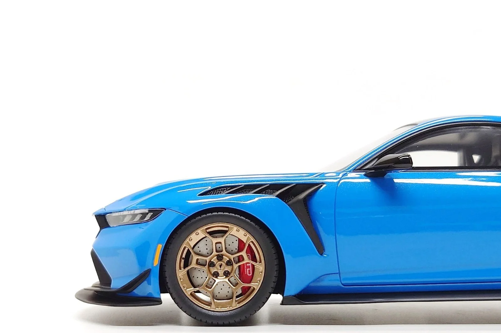 GT Spirit 2024 Ford Mustang GTD Coupe Grabber Blue 1:18 - Image 12