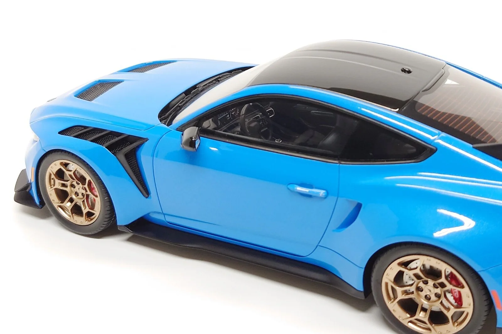 GT Spirit 2024 Ford Mustang GTD Coupe Grabber Blue 1:18 - Image 13