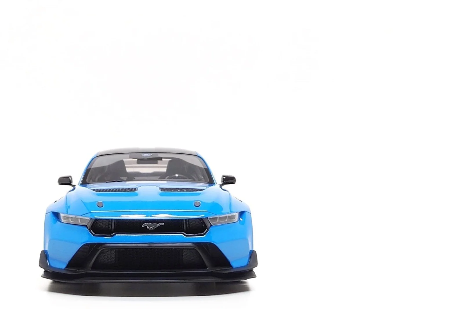 GT Spirit 2024 Ford Mustang GTD Coupe Grabber Blue 1:18 - Image 8