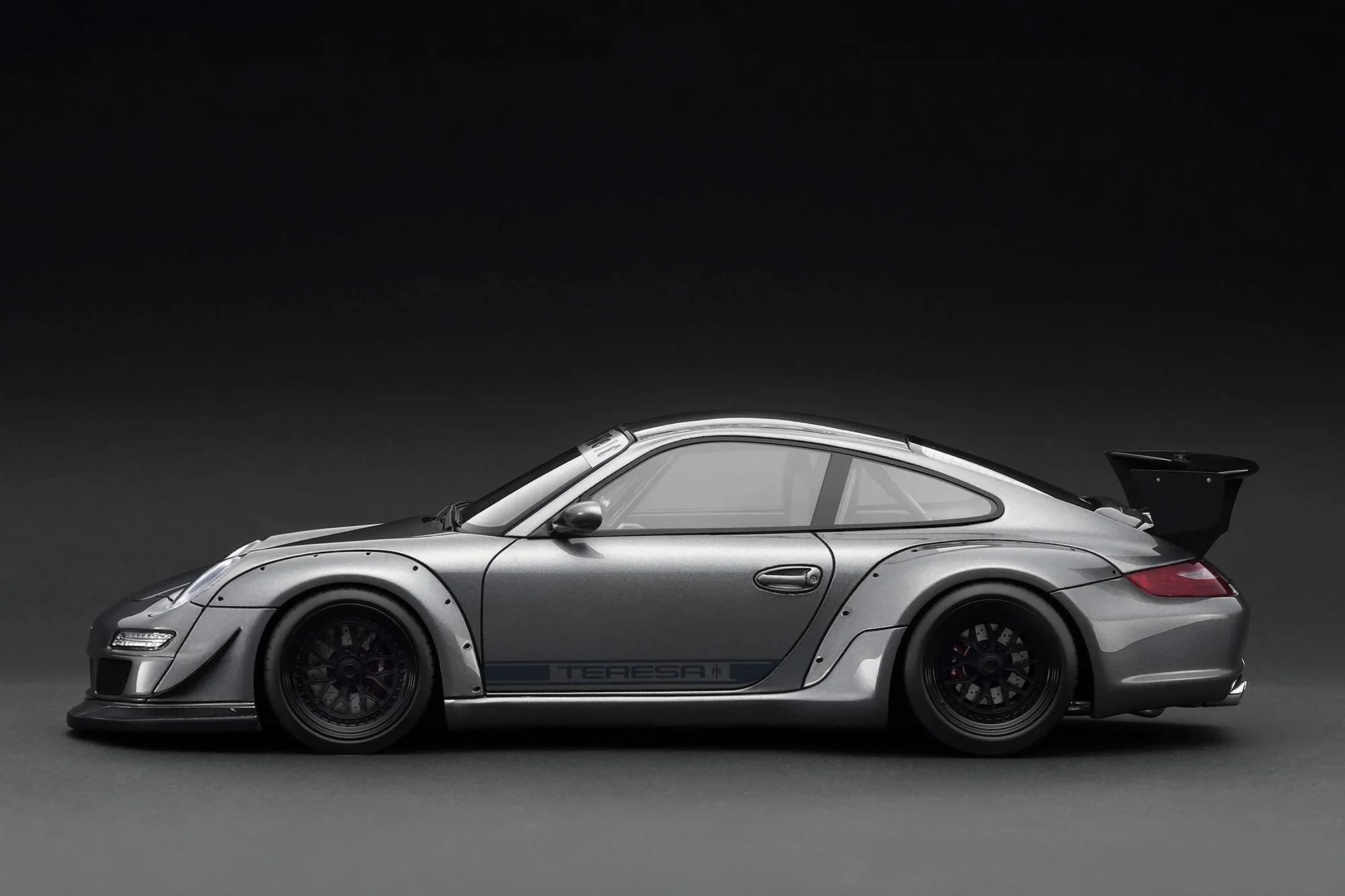 Ignition-Model Porsche 911 RWB 997 GT3 Gun Metallic Grey 1:18 - Image 3
