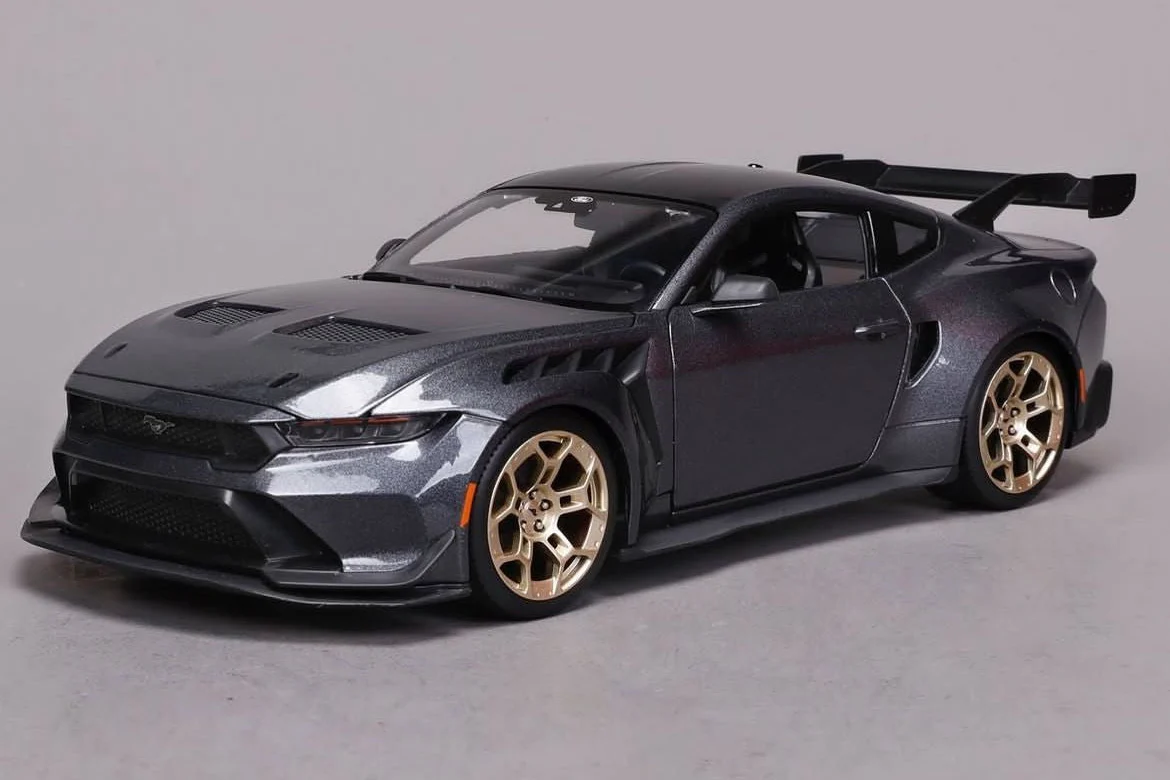 Maisto 2024 Ford USA Mustang GTD 5.2L V8 Coupe Grey 1:18 - Image 5