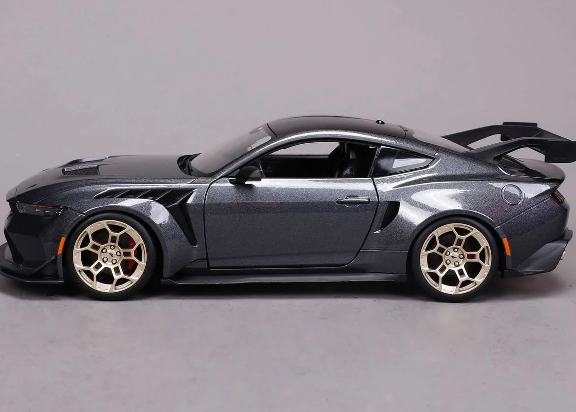 Maisto 2024 Ford USA Mustang GTD 5.2L V8 Coupe Grey 1:18 - Image 7