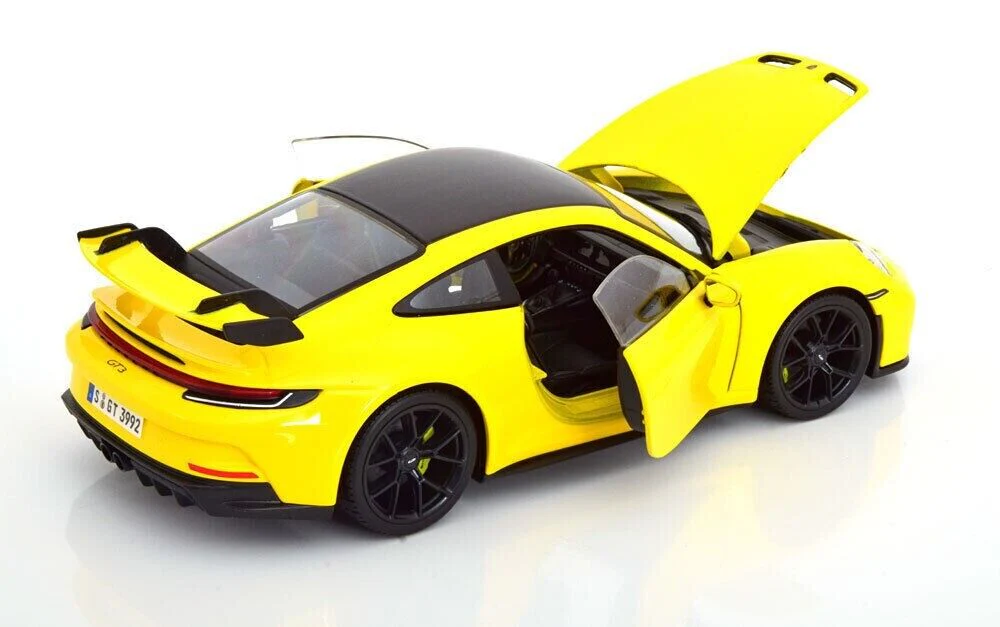 Maisto 2022 Porsche 911 992 GT3 Racing Yellow 1:18 - Image 3