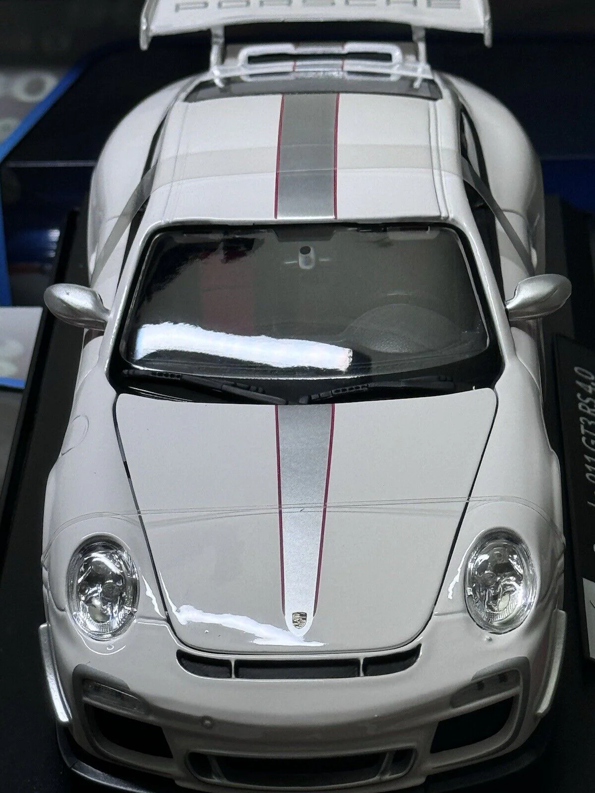 Maisto Porsche 911 997 GT3 RS 4.0 White w/ White Wheels 1:18 - Image 10