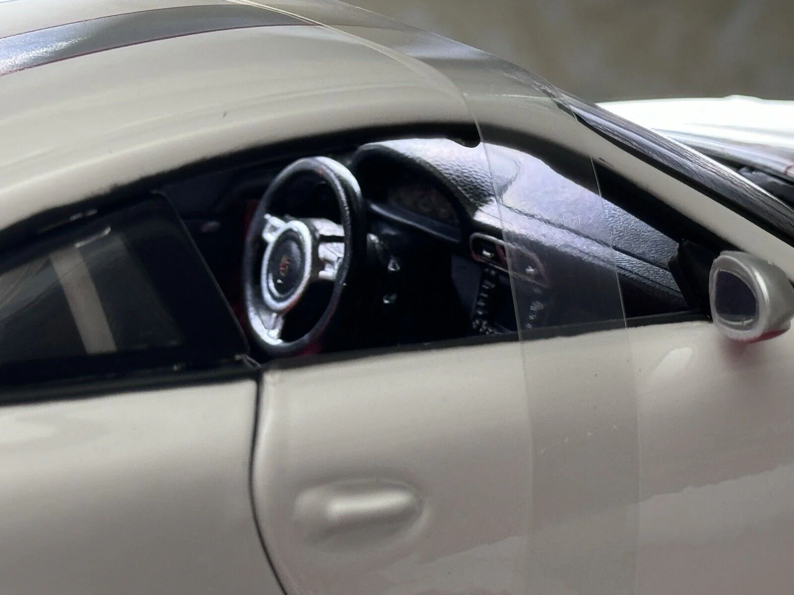 Maisto Porsche 911 997 GT3 RS 4.0 White w/ White Wheels 1:18 - Image 5