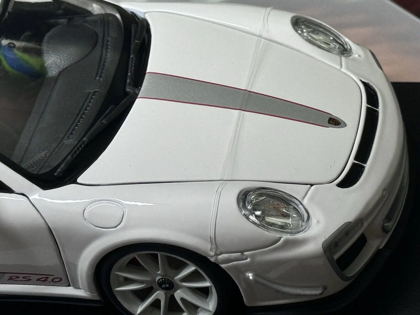 Maisto Porsche 911 997 GT3 RS 4.0 White w/ White Wheels 1:18 - Image 9