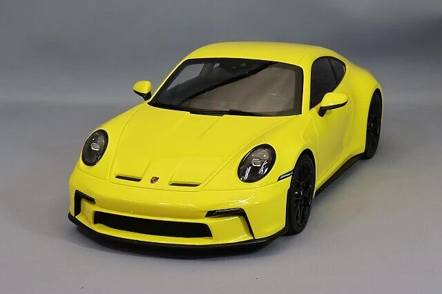 Minichamps 2022 Porsche 911 992 GT3 Touring Yellow w/ Black Wheels 1:18 - Image 5