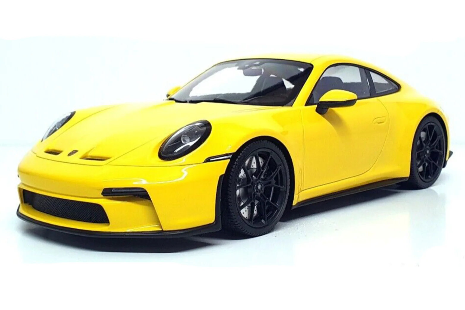 Minichamps 2022 Porsche 911 992 GT3 Touring Yellow w/ Black Wheels 1:18 - Image 8