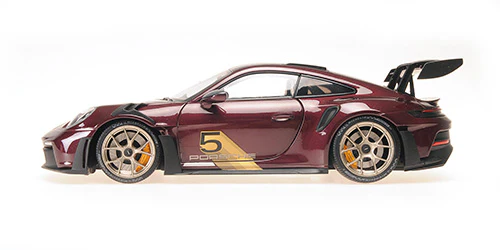 Minichamps 2023 Porsche 911 992 GT3 RS w/ Weissach Pkg Purple Metallic w/ Gold Wheels 1:18 - Image 4