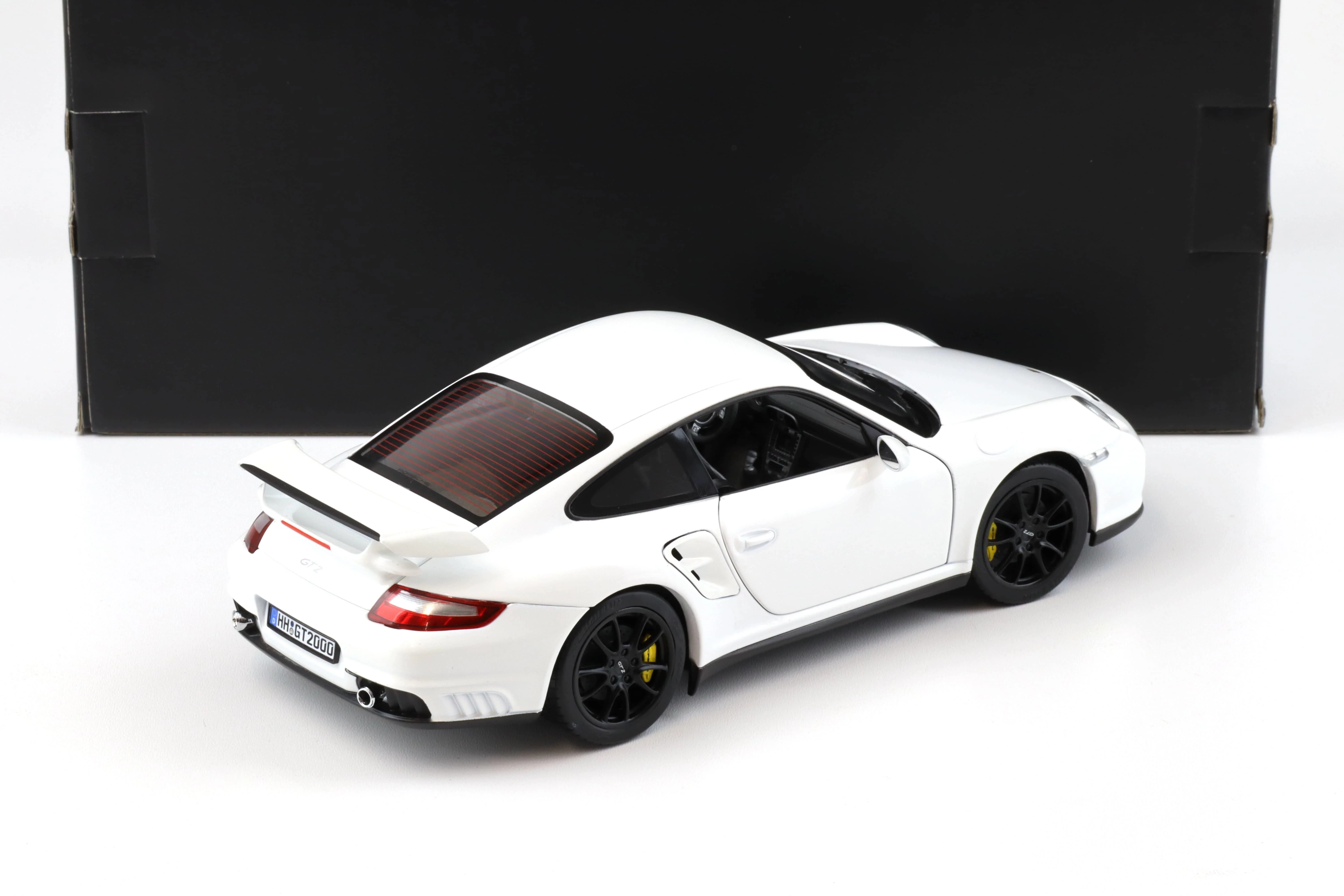 Norev 2007 Porsche 911 997 GT2 Coupe White 1:18 - Image 3