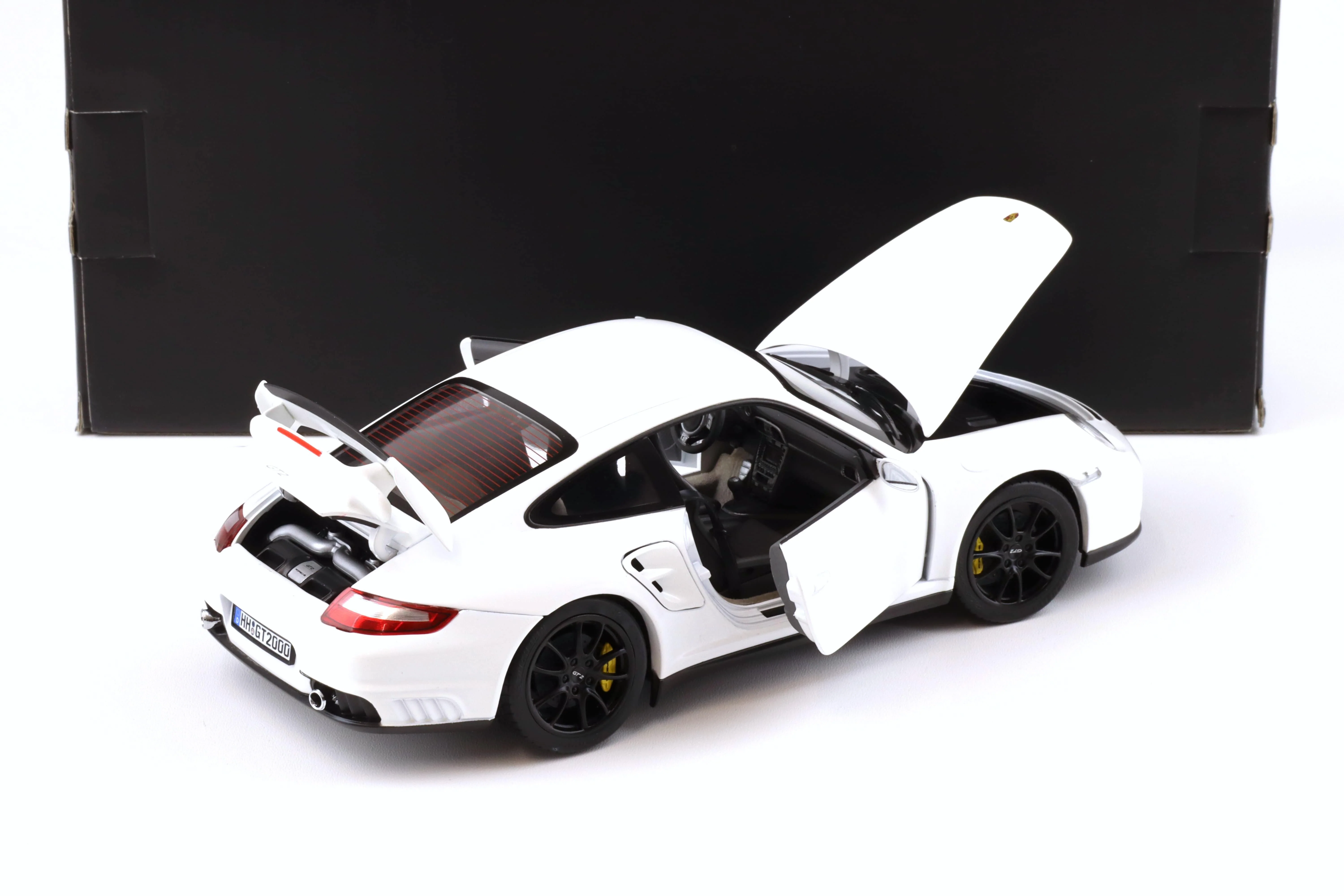 Norev 2007 Porsche 911 997 GT2 Coupe White 1:18 - Image 4