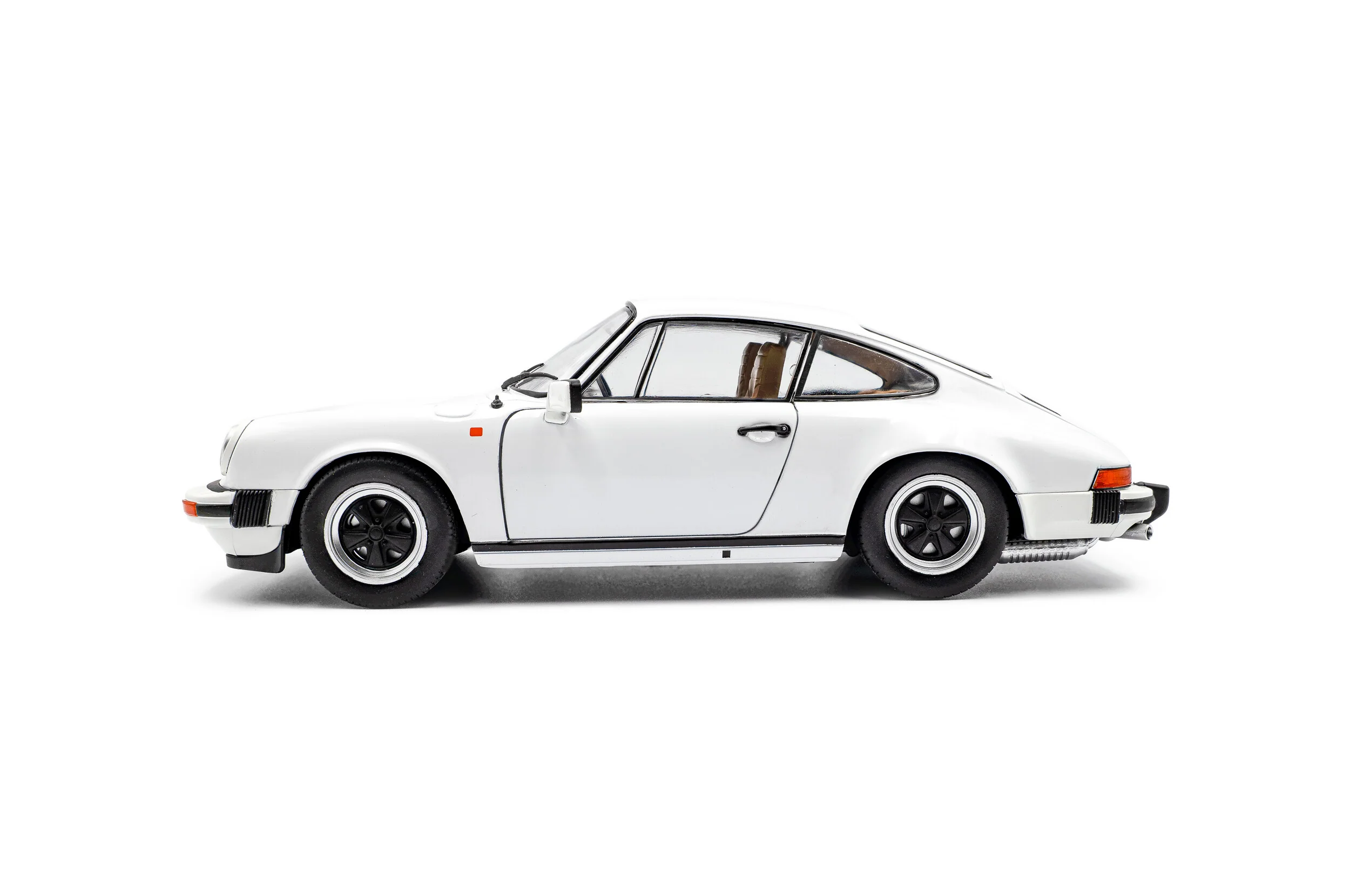 Solido 1974 Porsche 911 930 Carrera 3.0 SC White 1:18 - Image 3