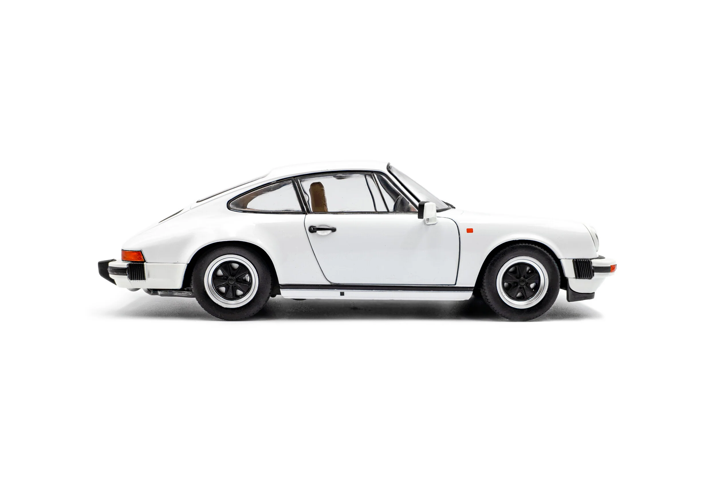 Solido 1974 Porsche 911 930 Carrera 3.0 SC White 1:18 - Image 6